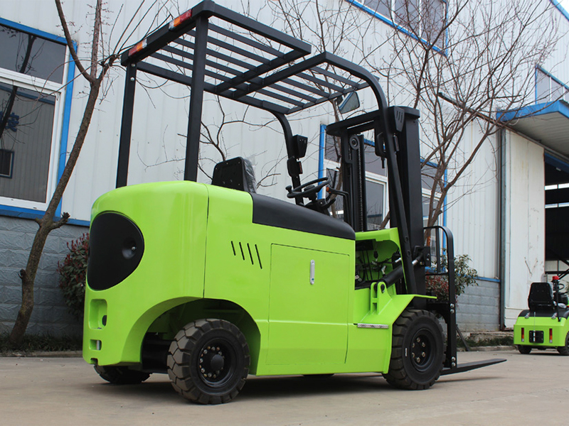 電動(dòng)叉車(chē)vs內(nèi)燃叉車(chē)：五大場(chǎng)景下的最優(yōu)選擇指南